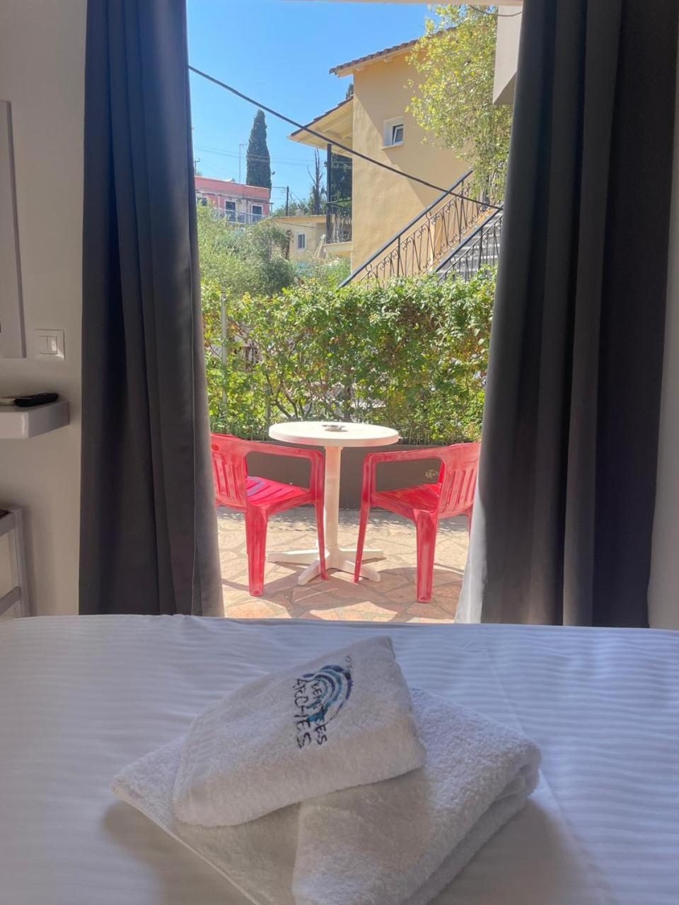 Hotel Benitses Arches Екстер'єр фото