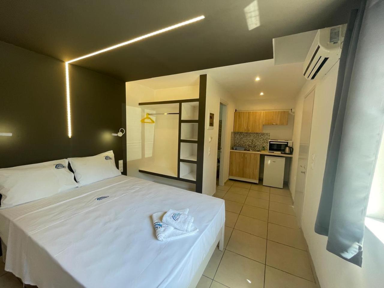Hotel Benitses Arches Екстер'єр фото